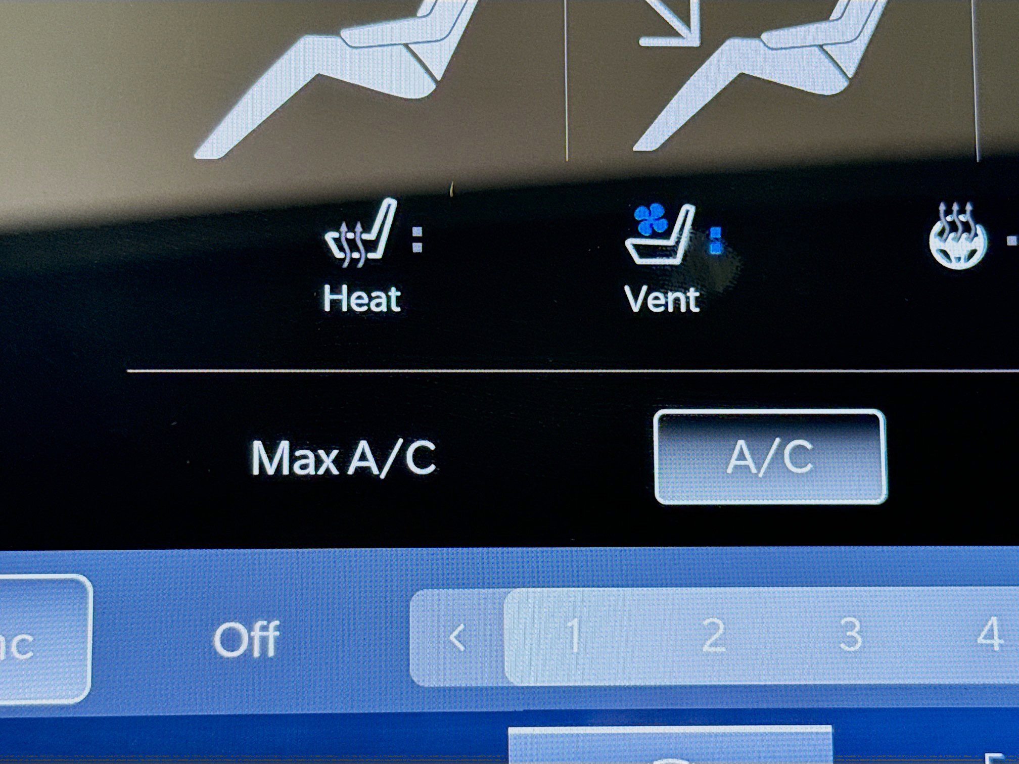 Used 2024 Chrysler Pacifica Premium FWD image 22