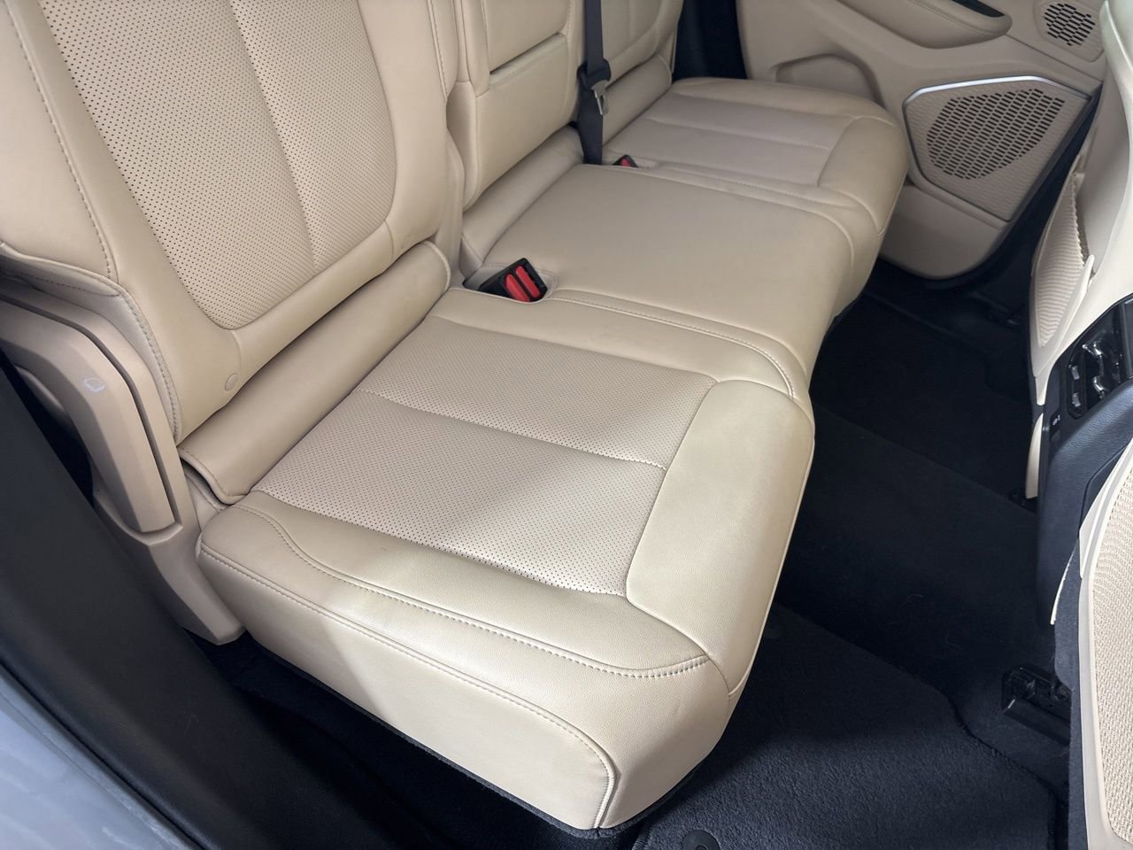 Used 2024 Jeep Grand Cherokee Limited w/ Luxury Tech Group II image 30