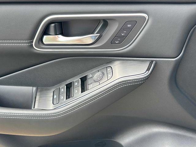 New 2026 Nissan Rogue Platinum w/ Platinum Premium Package image 8