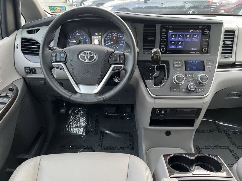 Used 2020 Toyota Sienna XLE FWD image 18