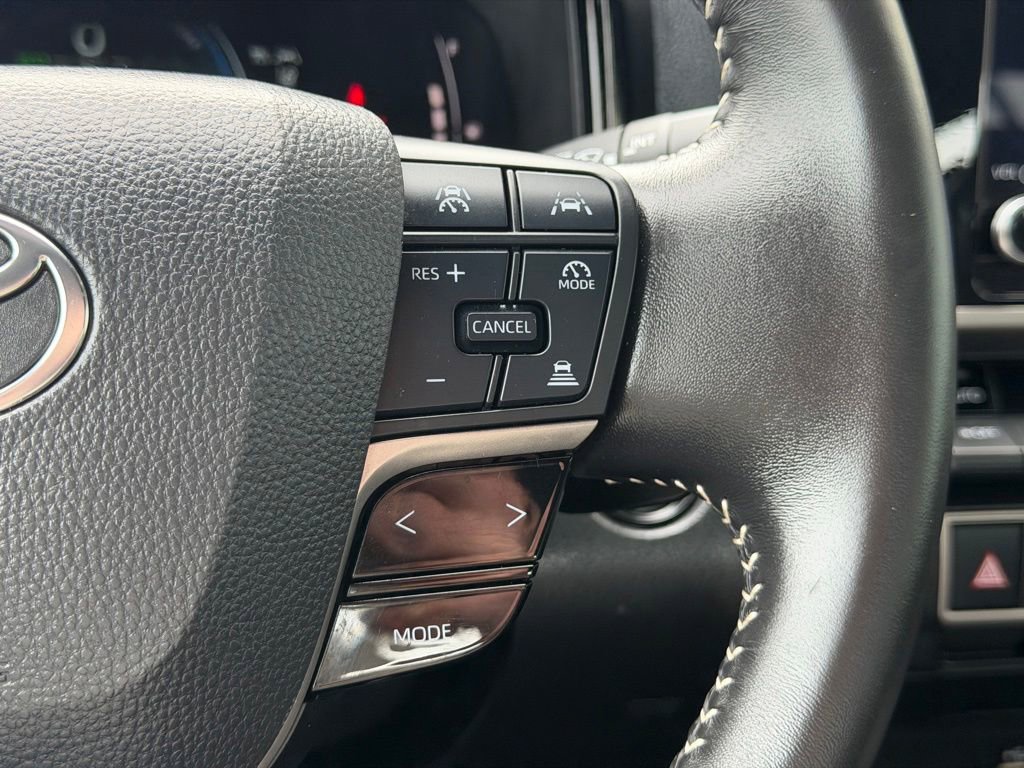Used 2025 Toyota Camry SE FWD image 18
