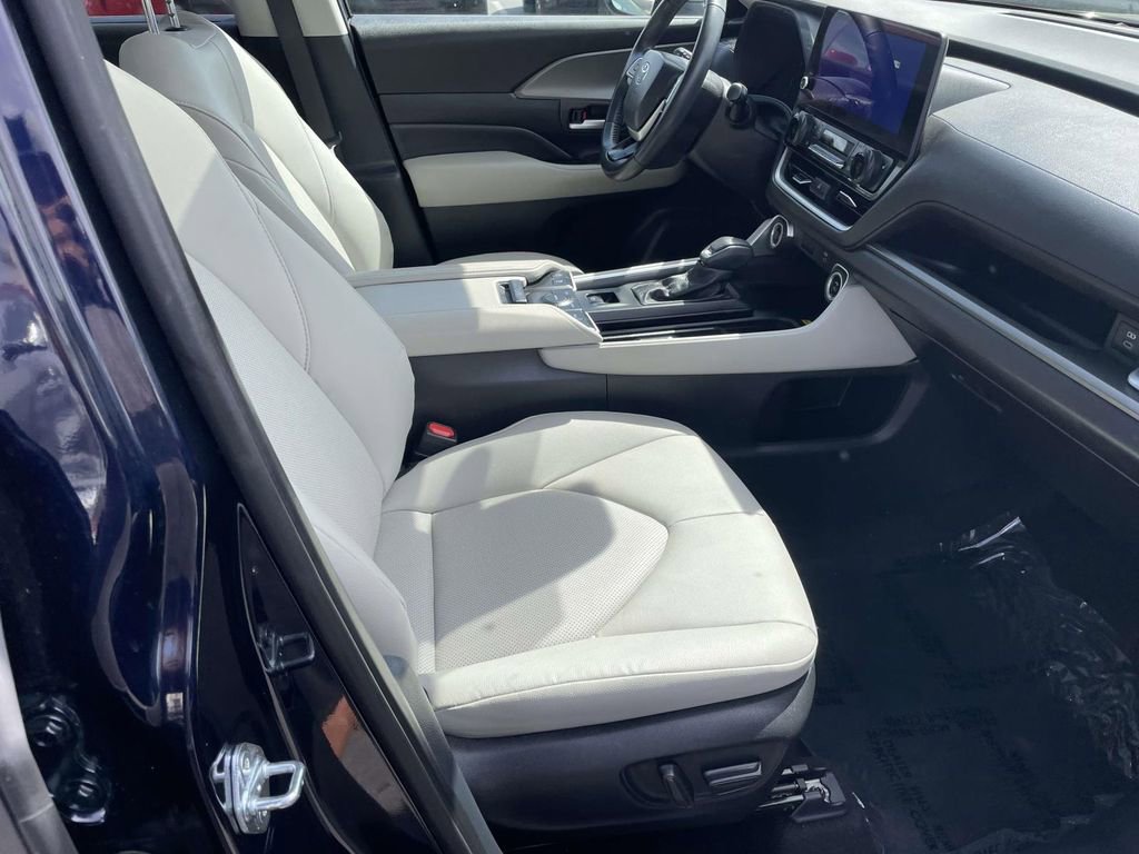 Used 2025 Toyota Grand Highlander FWD image 49