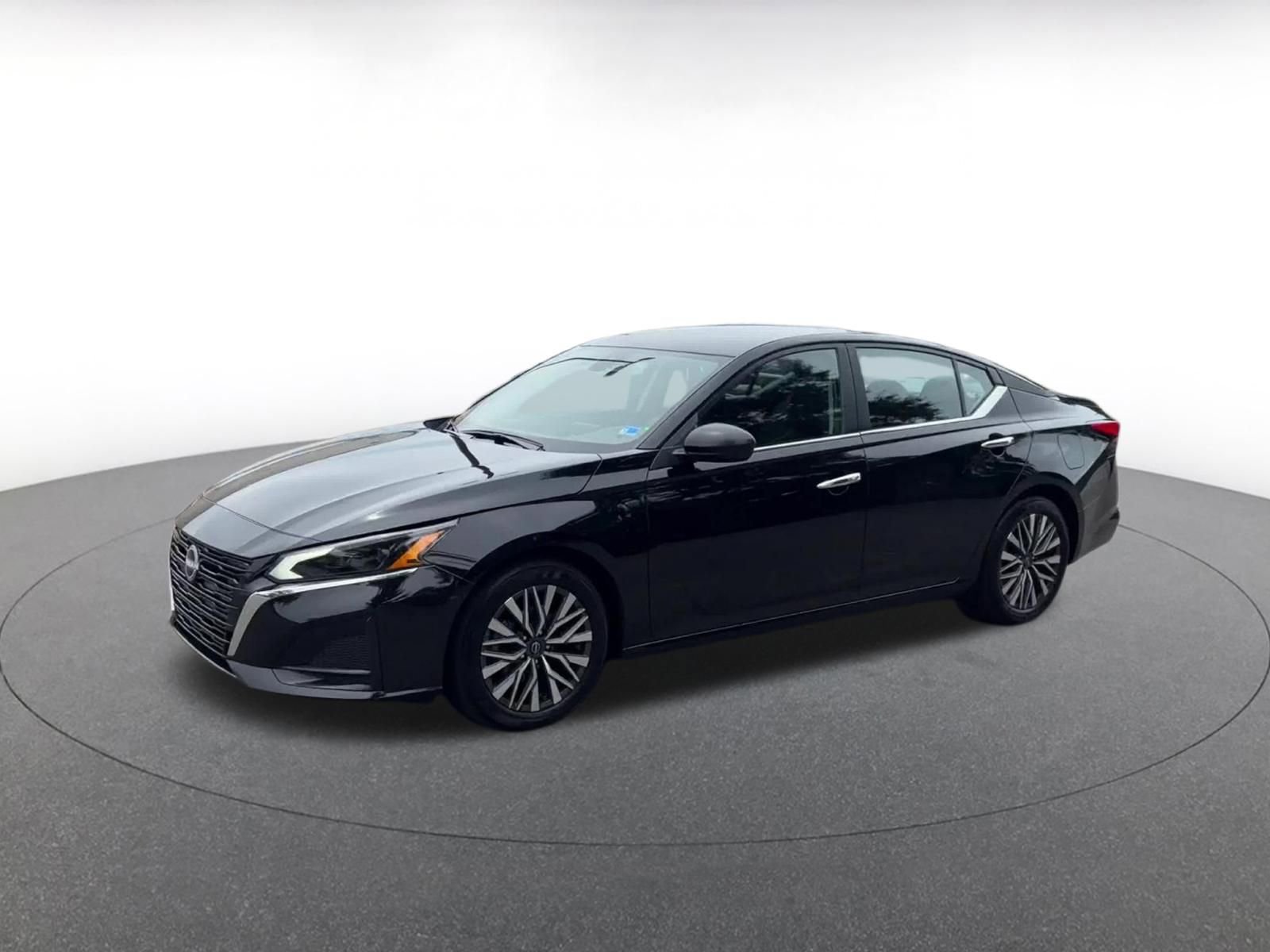 Used 2025 Nissan Altima 2.5 SV FWD image 8