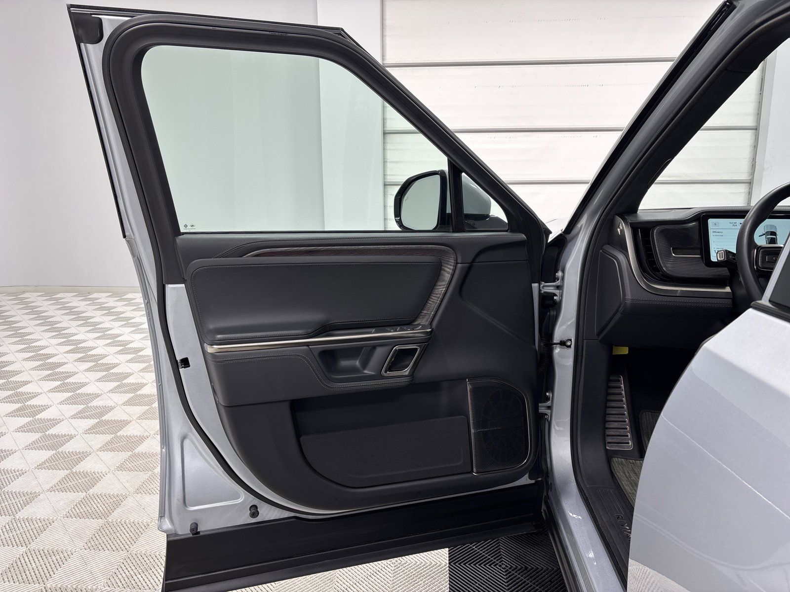 Used 2023 Rivian R1T Adventure image 16