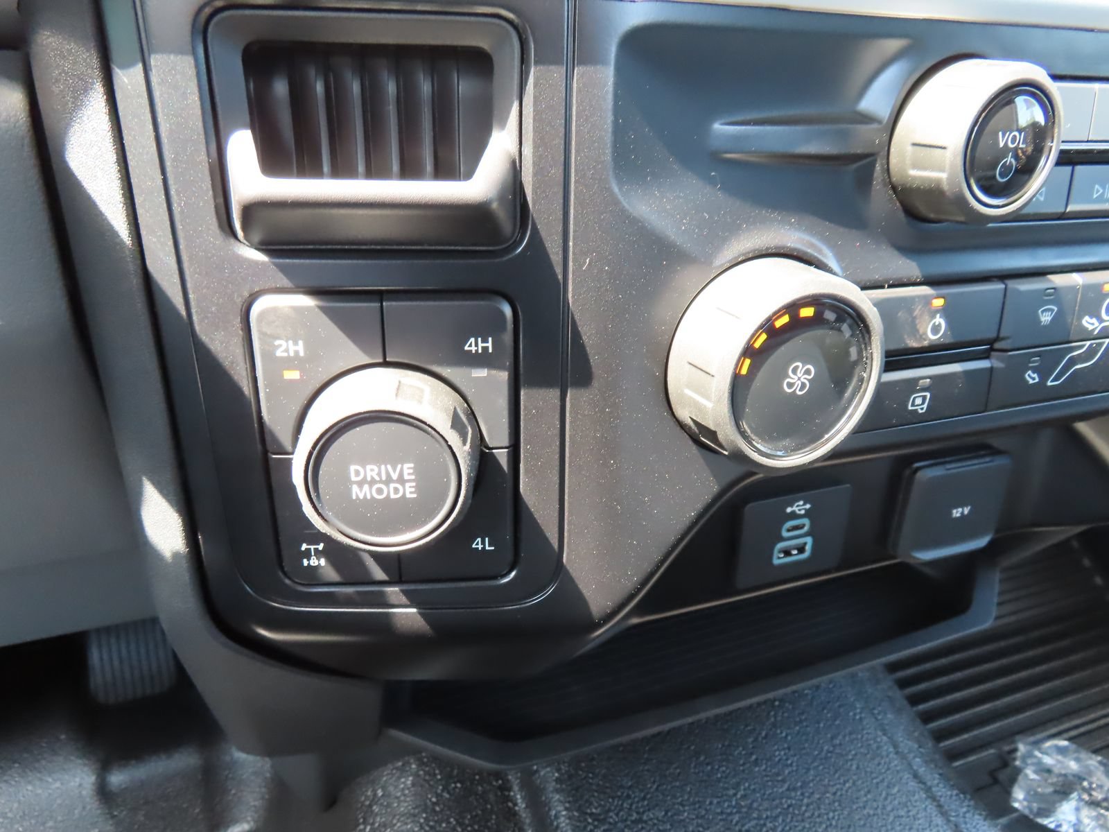 New 2026 Ford F250 XL AWD/4WD image 13