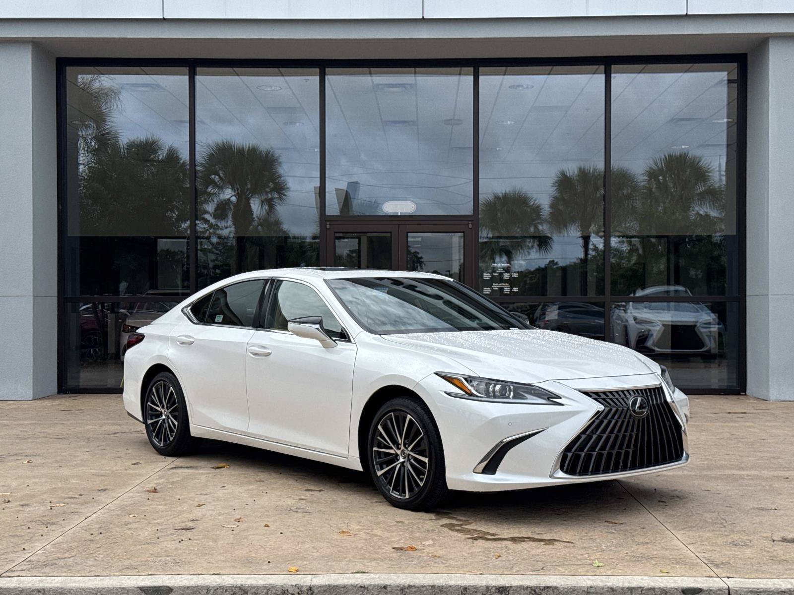 Used 2024 Lexus ES 350 w/ Premium Package FWD image 9