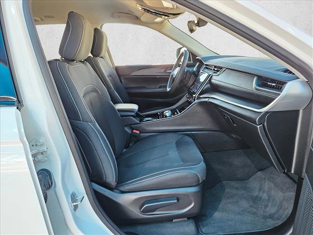 Used 2023 Jeep Grand Cherokee Laredo w/ Luxury Tech Group I image 20