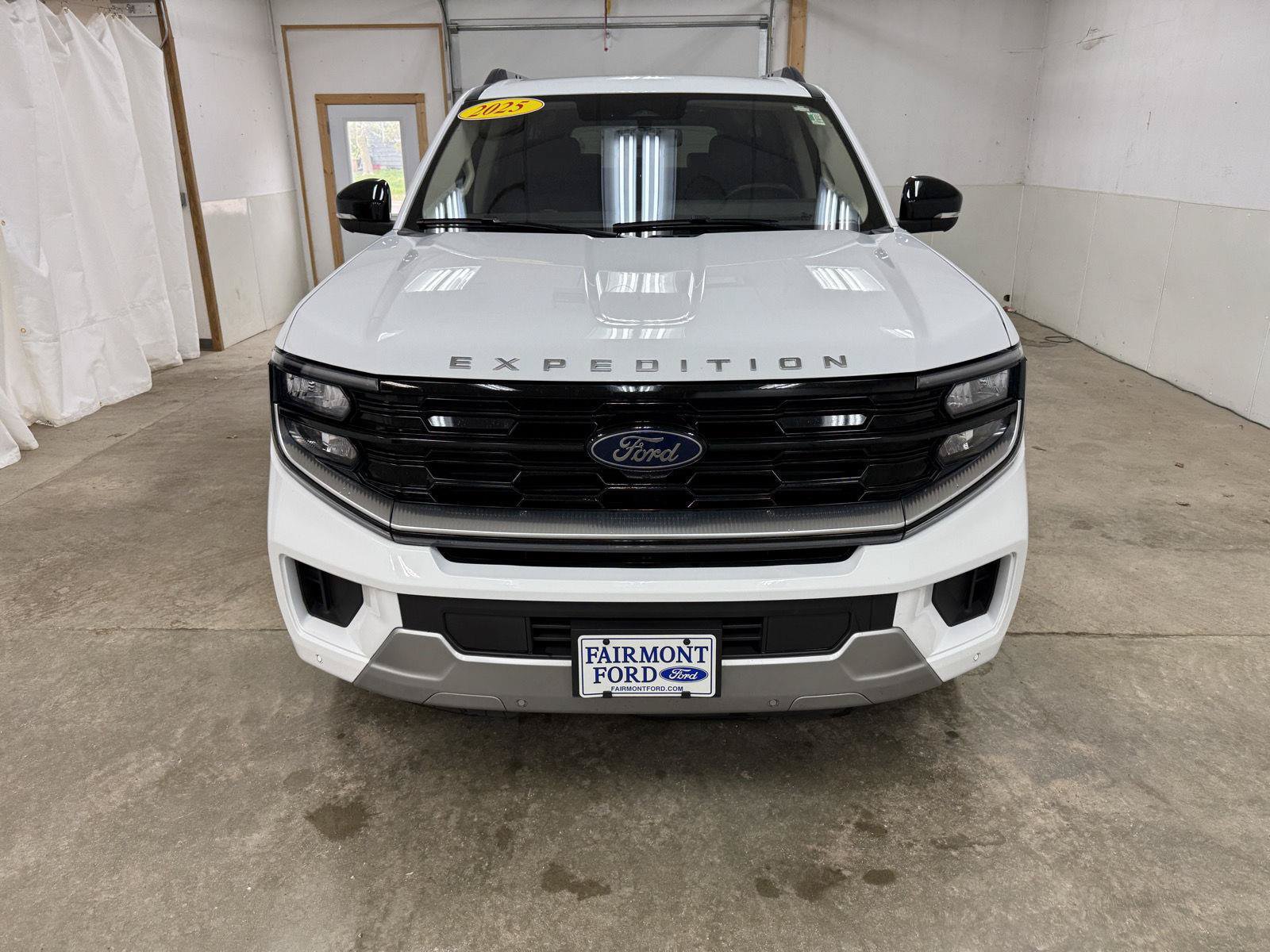 Used 2025 Ford Expedition Max Platinum AWD/4WD image 3
