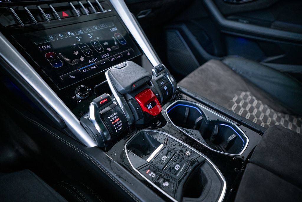 Used 2021 Lamborghini Urus AWD/4WD image 48
