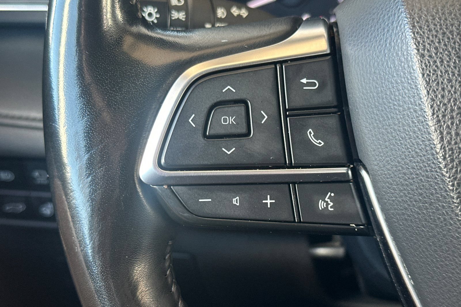 Certified 2021 Toyota Highlander Platinum AWD/4WD image 27