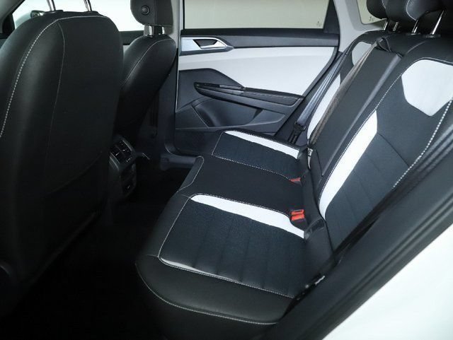 Certified 2025 Volkswagen Taos SEL AWD/4WD image 14