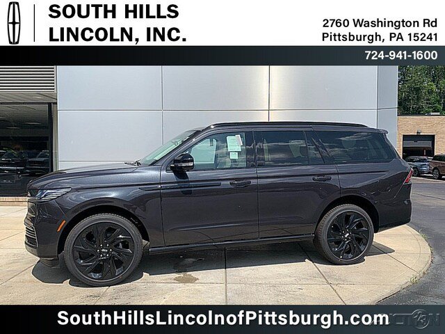 New 2027 Lincoln Navigator Reserve w/ Jet Appearance Package