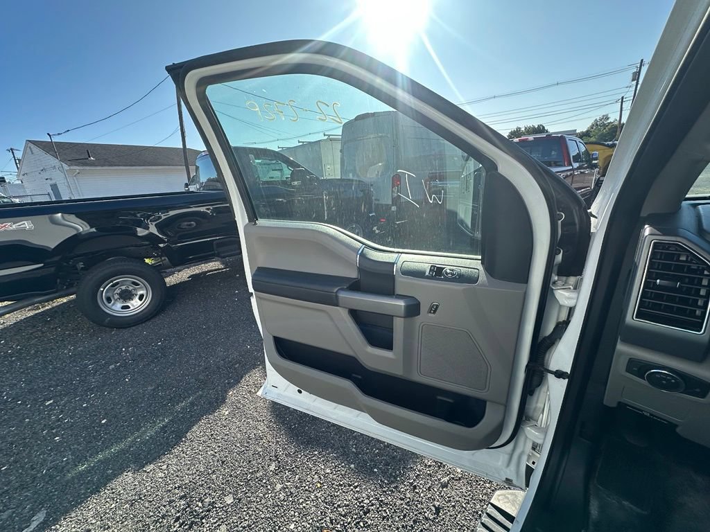 Used 2022 Ford F550 4x4 Regular Cab Super Duty image 11
