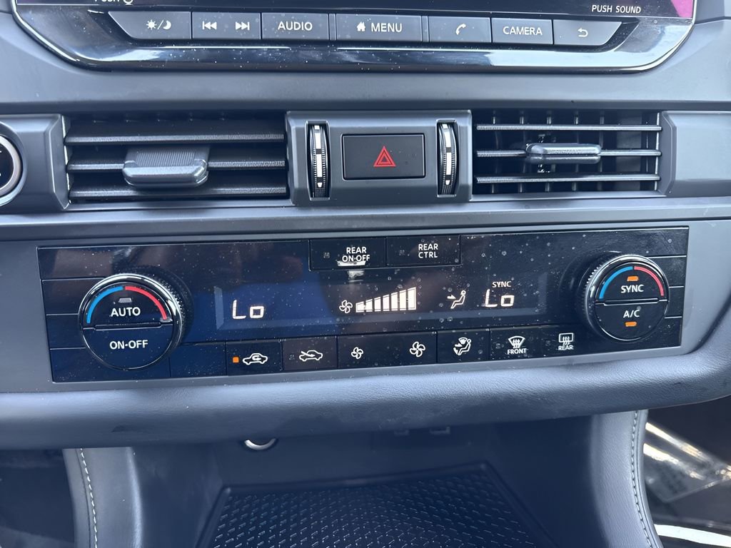 Used 2024 Nissan Pathfinder S AWD/4WD image 17