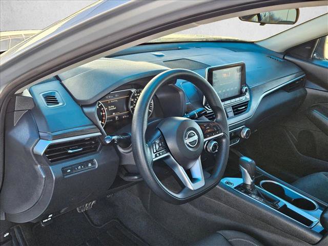 Used 2024 Nissan Altima 2.5 SV image 10