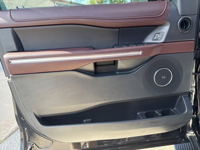 Used 2022 Ford Expedition Limited image 22