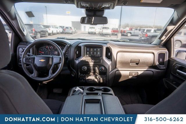 Used 2024 Chevrolet Silverado 2500 Custom w/ Custom Value Package image 3