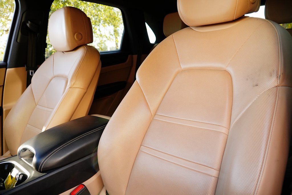 Used 2019 Porsche Cayenne S image 13