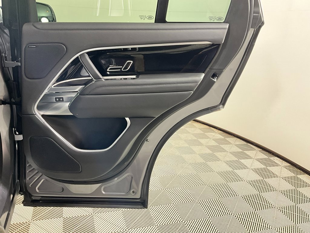 Certified 2023 Land Rover Range Rover SE image 24