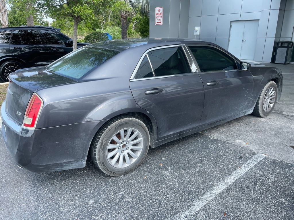 Used 2014 Chrysler 300 RWD image 3