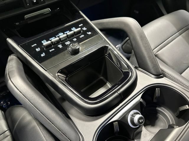 Used 2025 Porsche Cayenne S AWD/4WD image 27