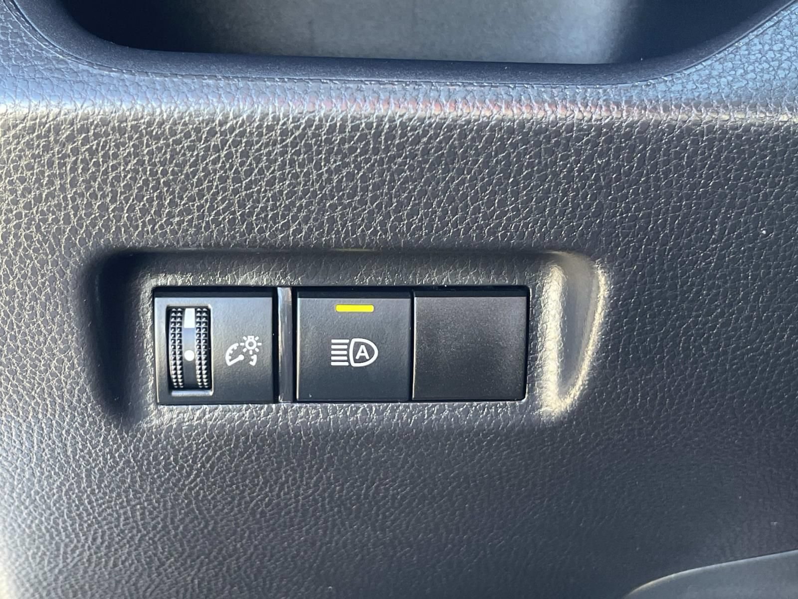 Used 2025 Toyota RAV4 XLE AWD/4WD image 24