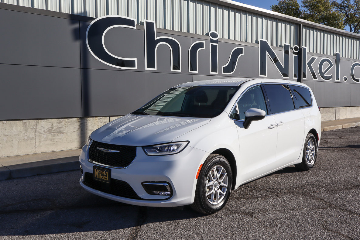 Used 2023 Chrysler Pacifica Touring-L