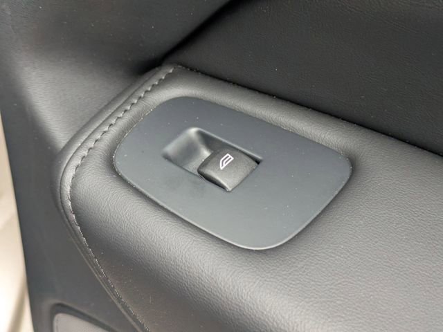 Used 2025 Volvo XC60 B5 Plus image 34