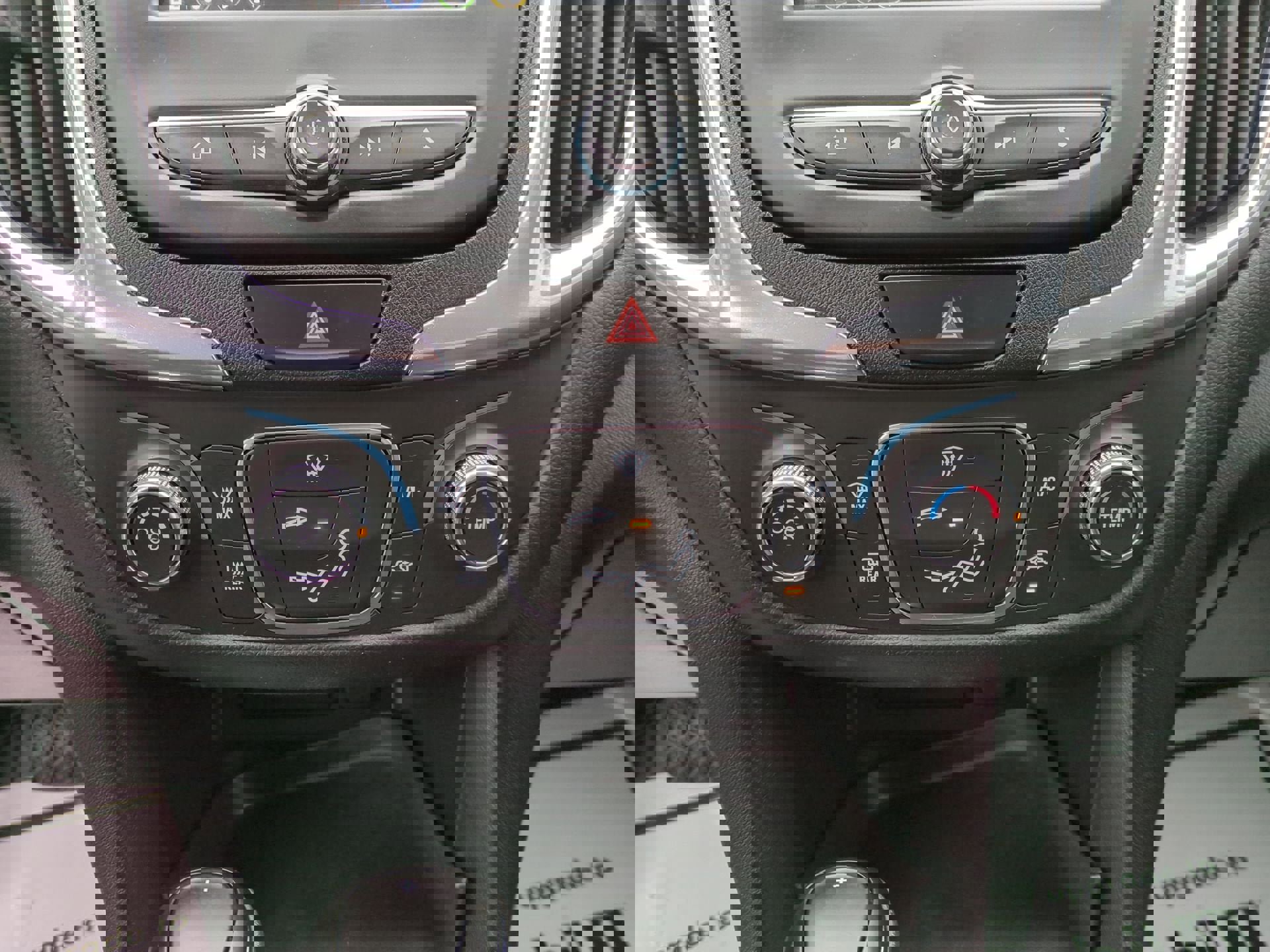 Certified 2019 Chevrolet Equinox LT w/ LPO, Blackout Package image 11