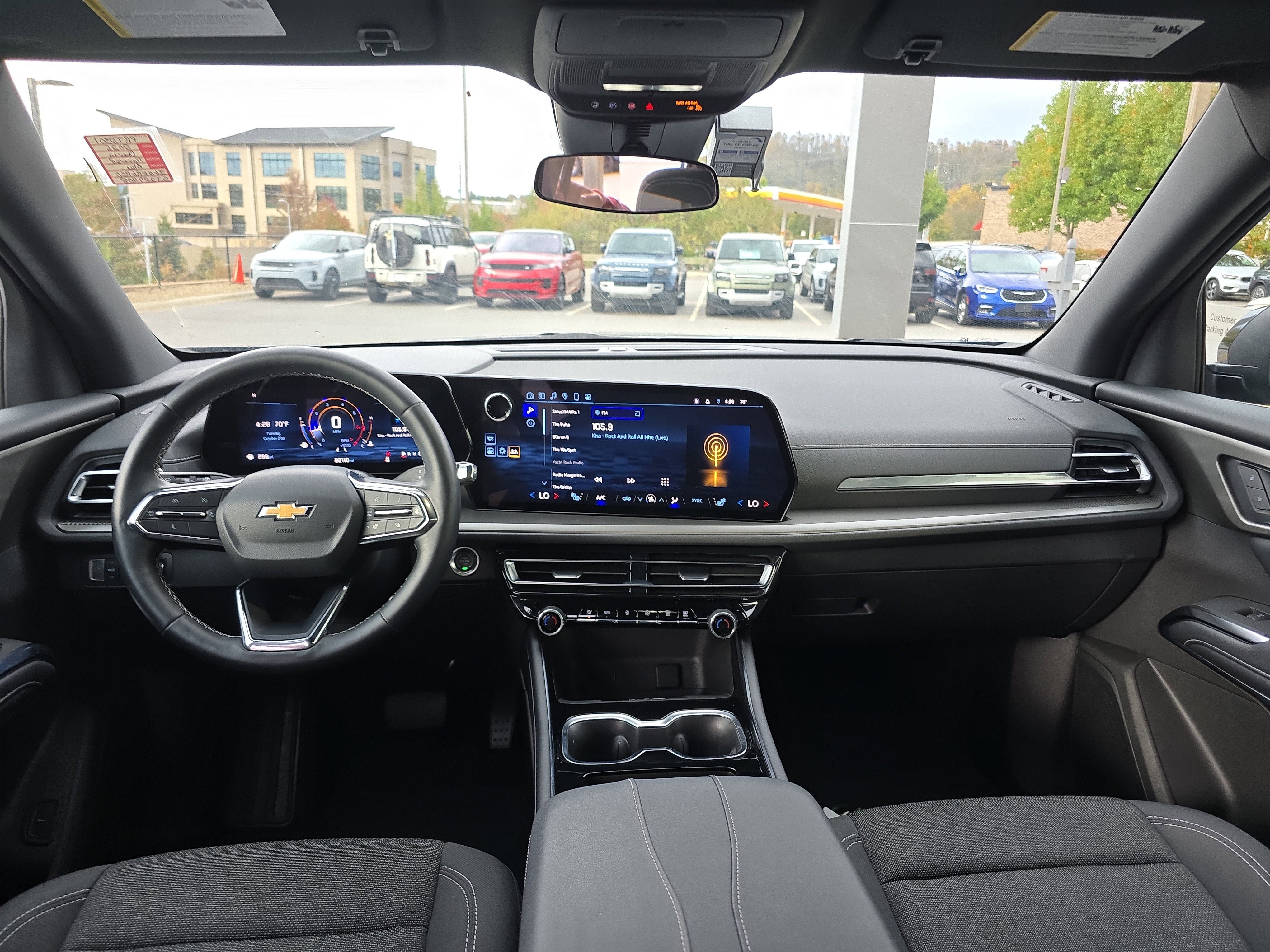 Used 2025 Chevrolet Traverse LT image 19