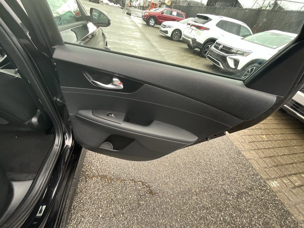 Used 2022 Kia Forte GT-Line w/ GT-Line Premium Package image 32