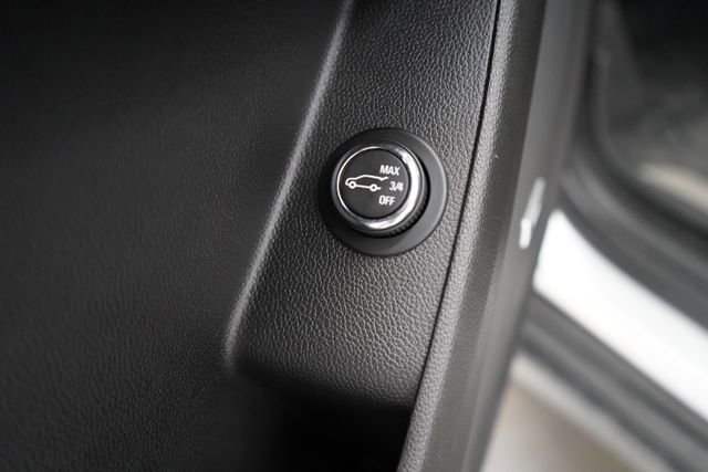 Used 2020 Chevrolet Traverse RS image 12