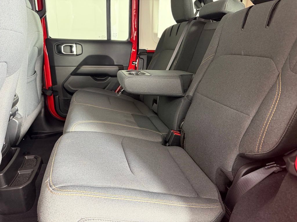 Certified 2025 Jeep Wrangler Unlimited Sahara w/ Safety Group AWD/4WD image 19