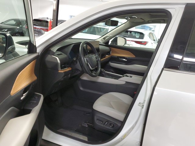 Used 2025 Toyota Grand Highlander AWD image 13