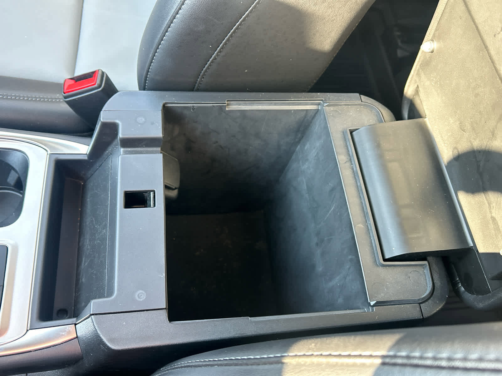 Used 2023 Ford Explorer XLT w/ Equipment Group 202A image 49