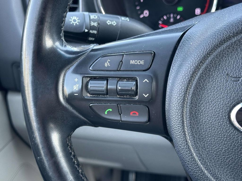 Used 2017 Kia Sedona LX w/ LX Essentials Premium Package image 22