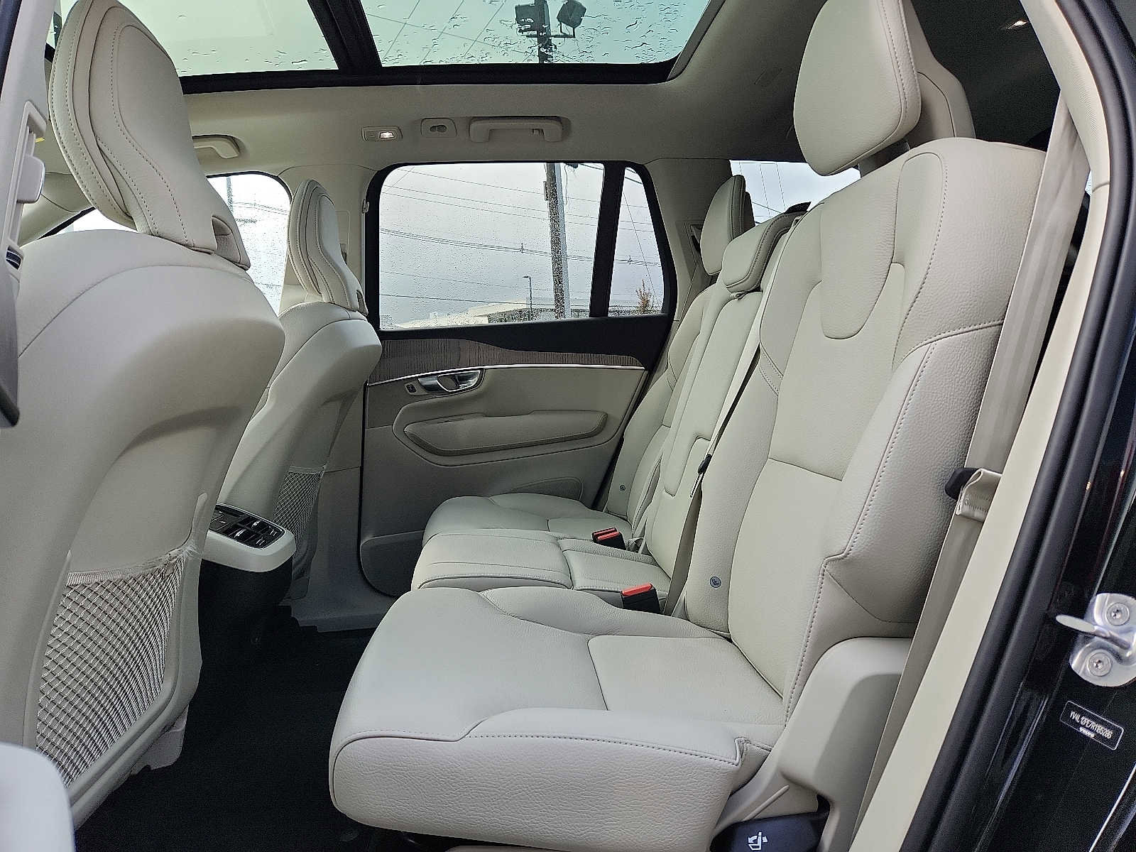 Certified 2024 Volvo XC90 B5 Plus w/ Protection Package Premier image 10