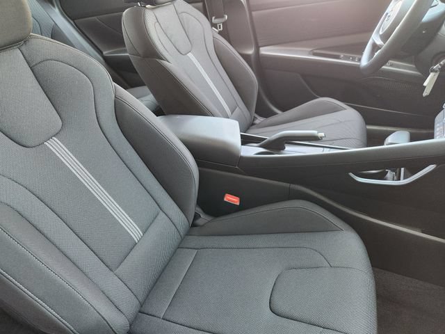 Certified 2023 Hyundai Elantra SE FWD image 8