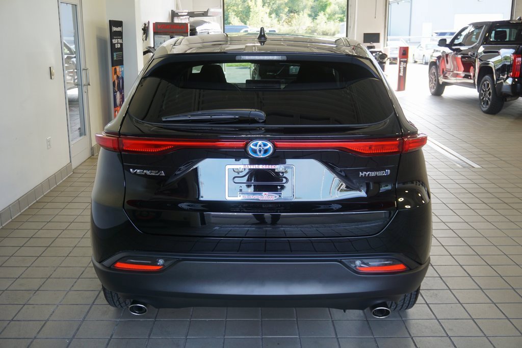 Certified 2022 Toyota Venza LE image 15