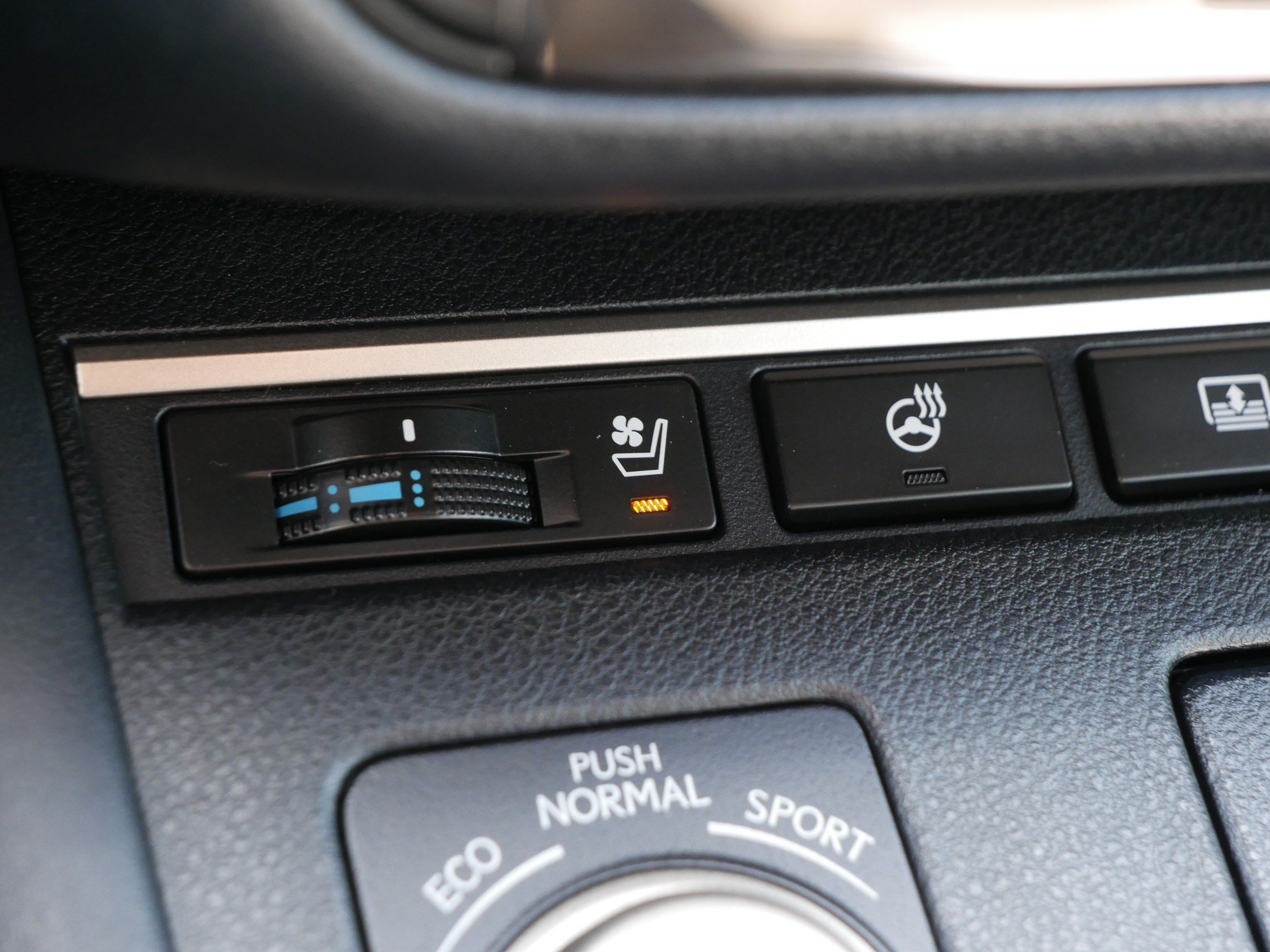 Used 2016 Lexus ES 350 w/ Luxury Package w/Wood Trim FWD image 28