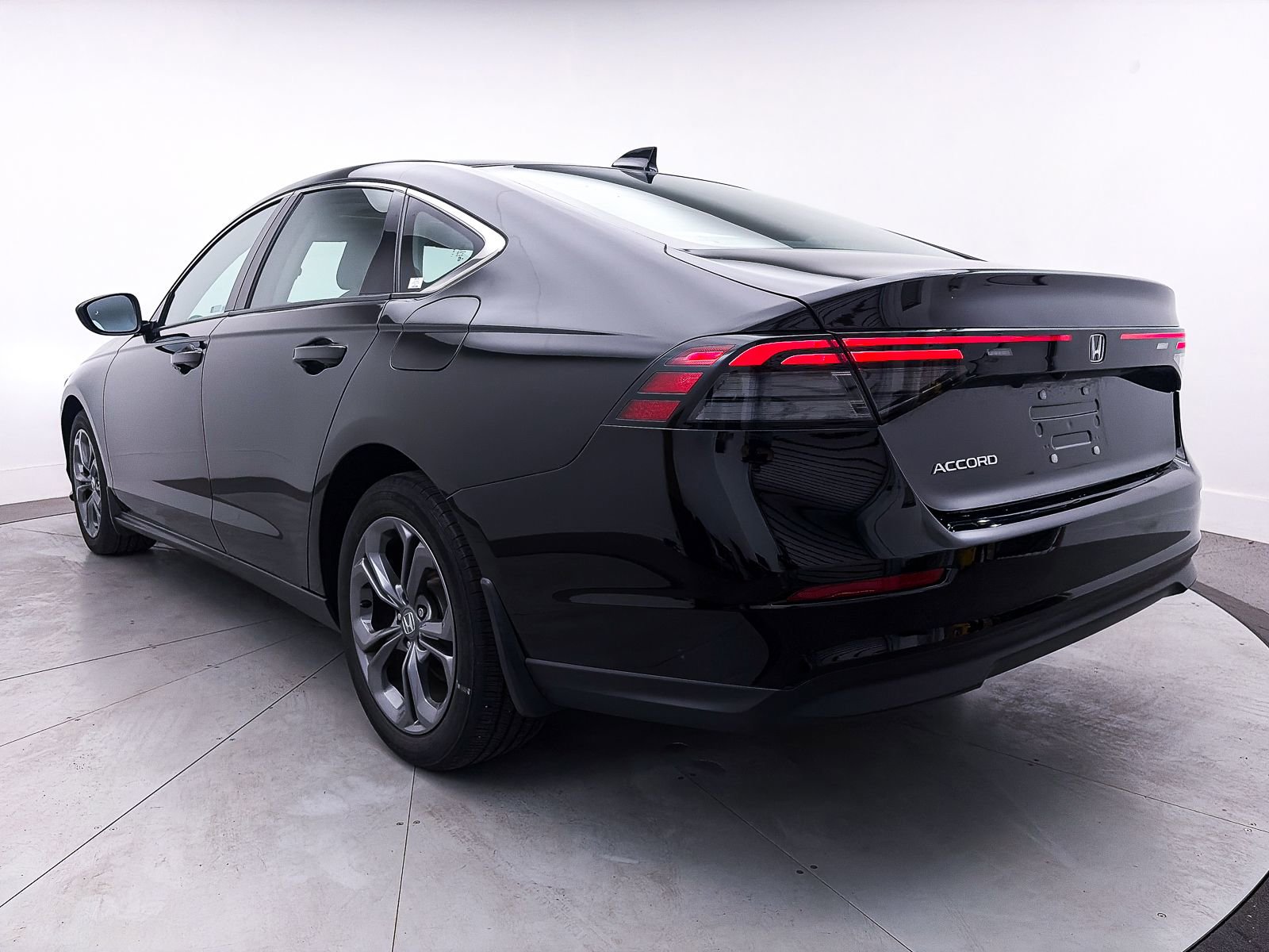 Used 2023 Honda Accord EX image 12