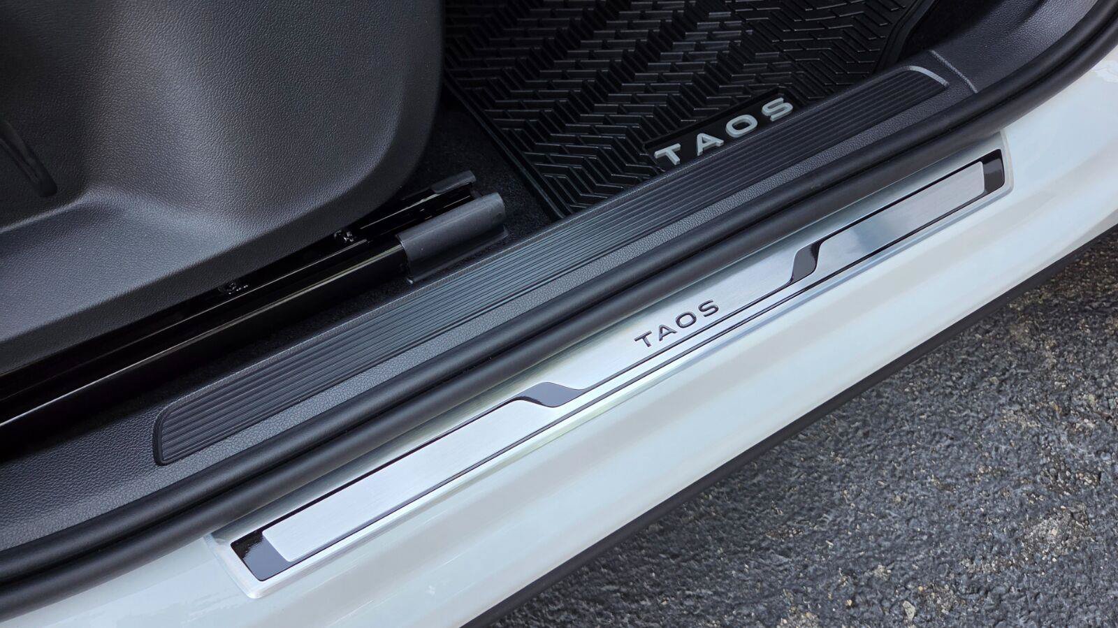 New 2027 Volkswagen Taos SE FWD image 47