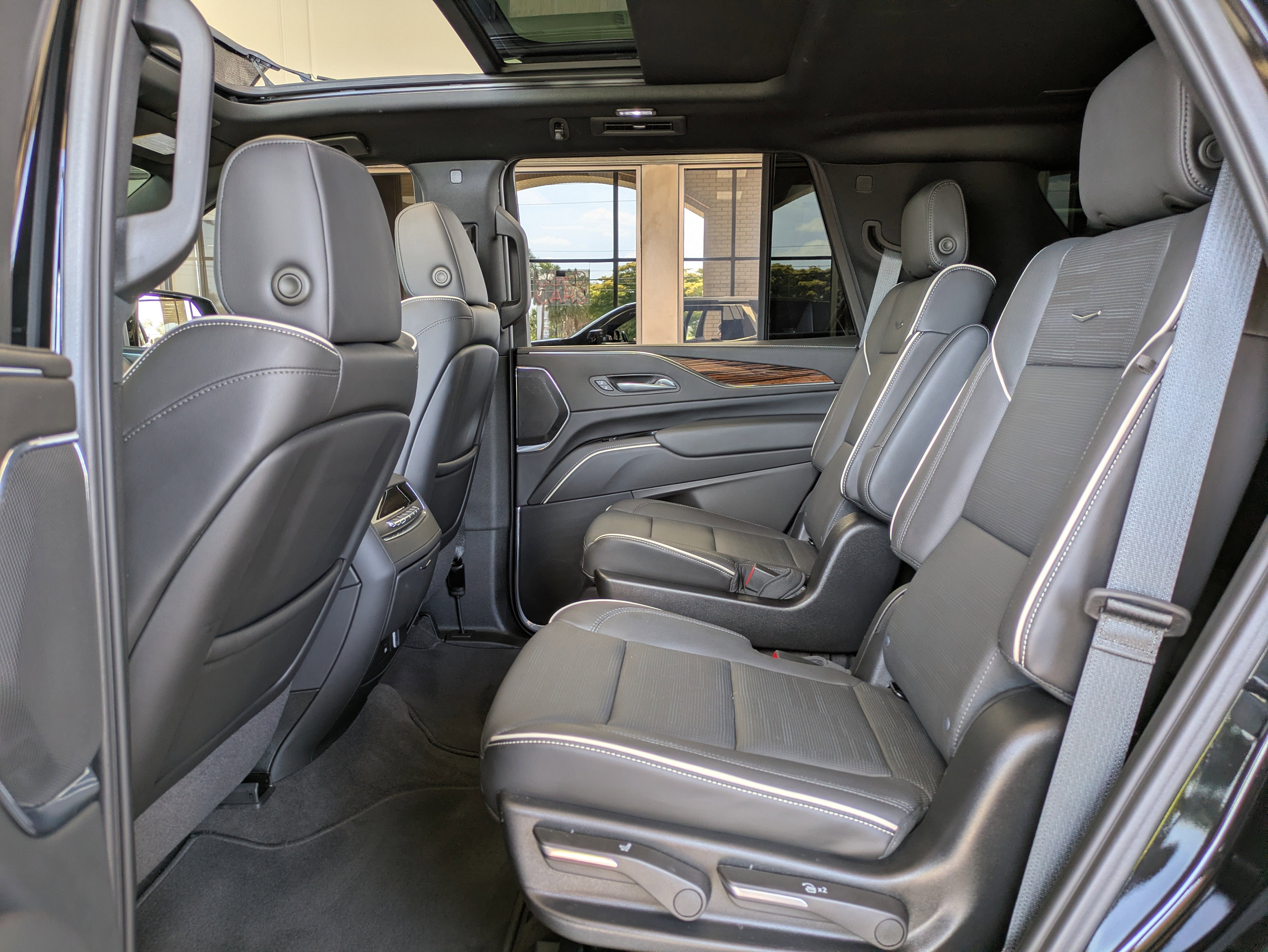Certified 2024 Cadillac Escalade Premium Luxury AWD/4WD image 13