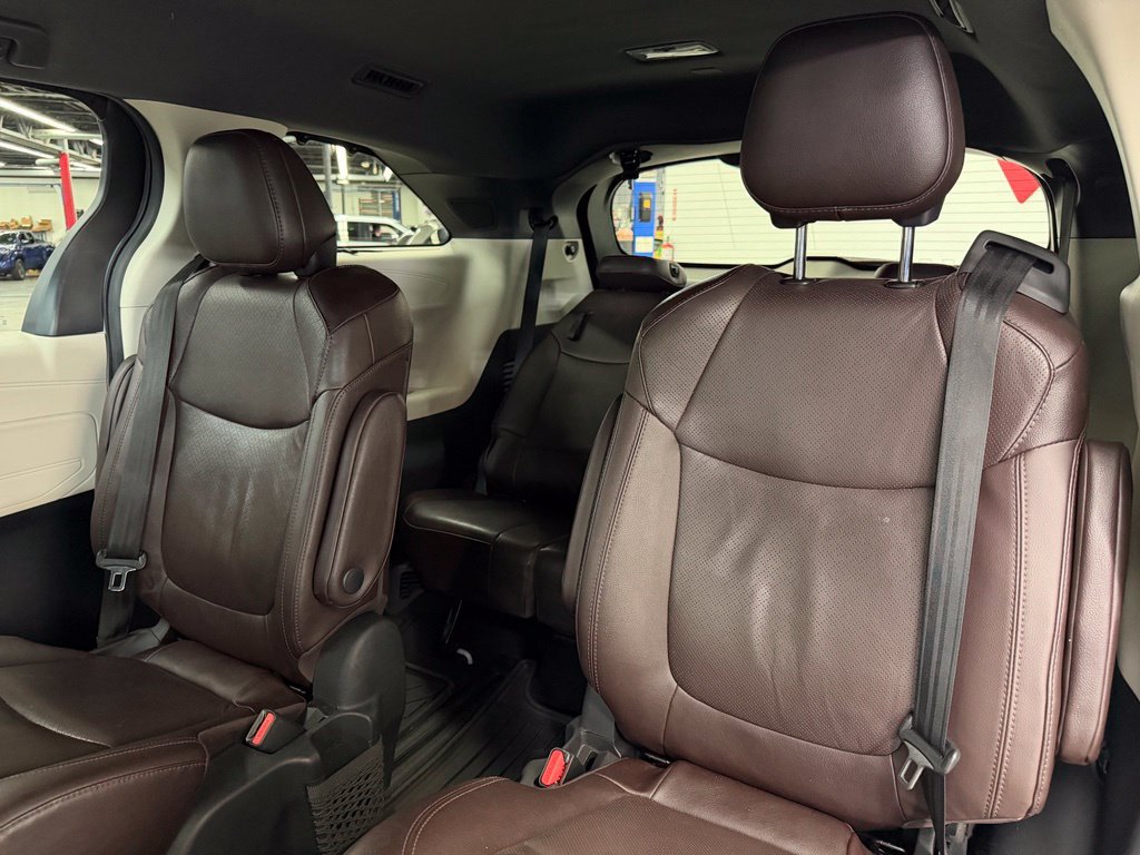 Used 2021 Toyota Sienna Platinum FWD image 20