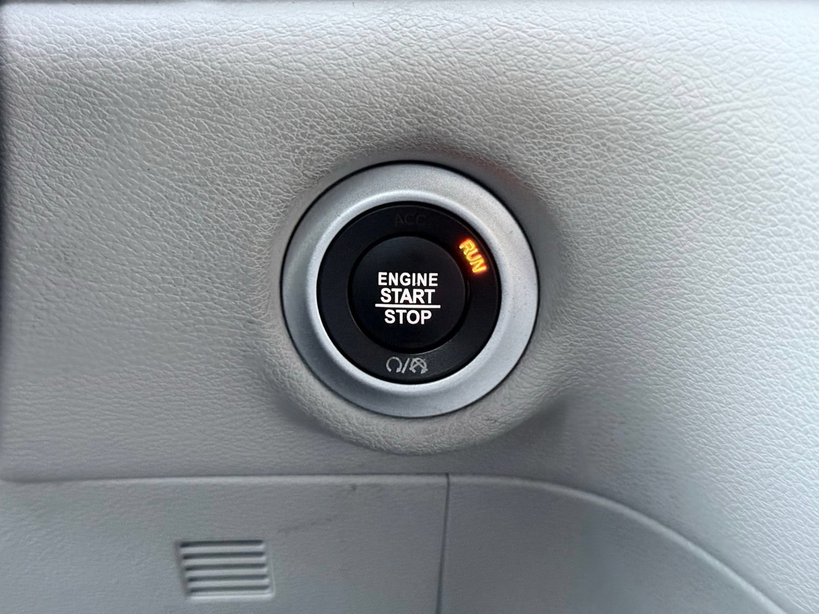 Used 2018 Chrysler Pacifica Touring Plus FWD image 37