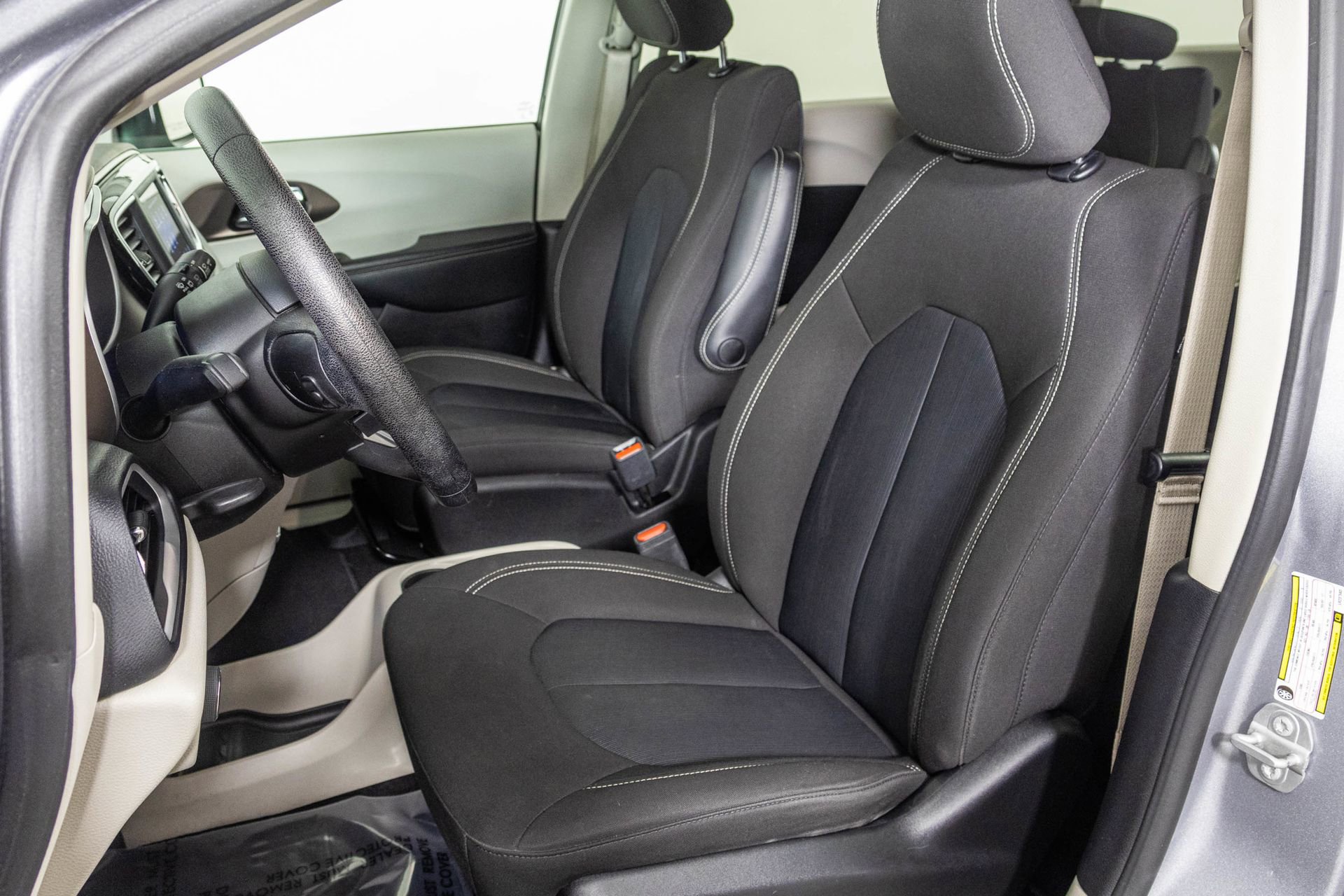 Used 2020 Chrysler Voyager LX FWD image 19
