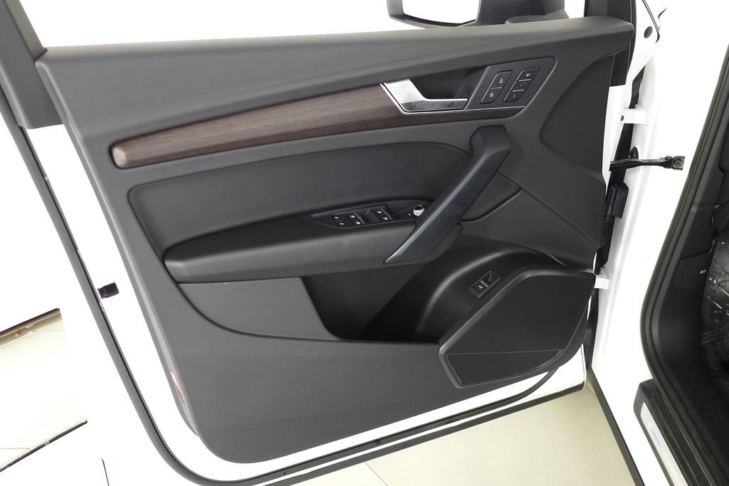 Used 2022 Audi Q5 2.0T Premium w/ Convenience Package image 11