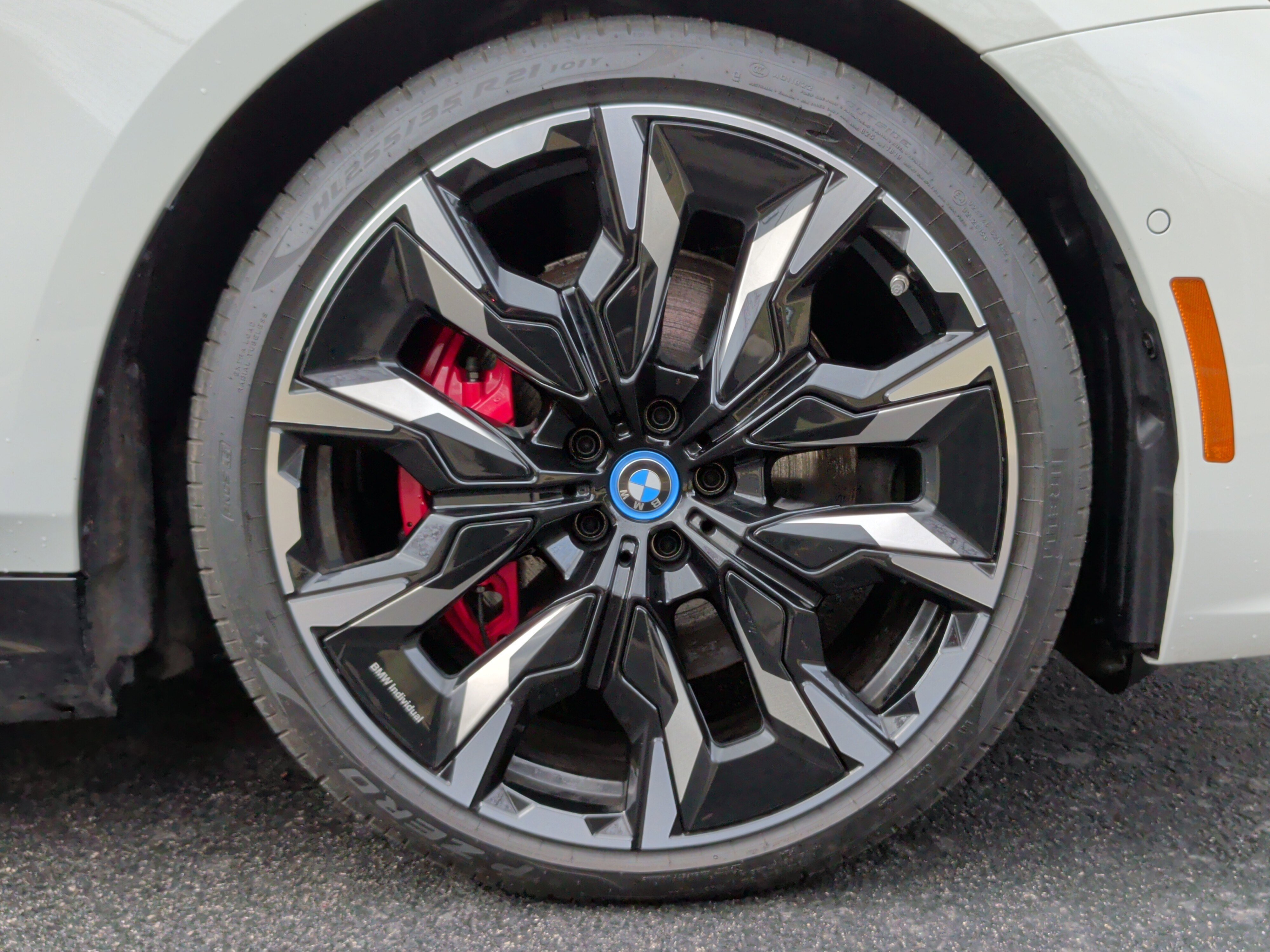 Certified 2025 BMW 550e xDrive w/ Executive Package image 14