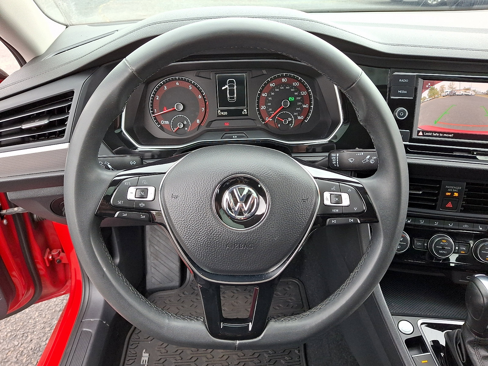 Used 2020 Volkswagen Jetta SE w/ SE Cold Weather Package image 19