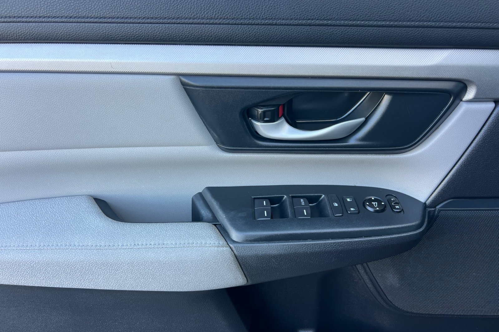 Used 2019 Honda CR-V LX image 11